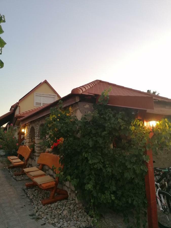 Bed and Breakfast Szentesi Panzio Fertőrákos Exteriér fotografie
